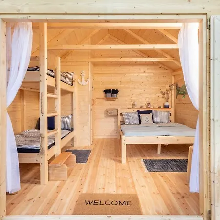 Κάμπινγκ Treehouse U Lesa Osecna