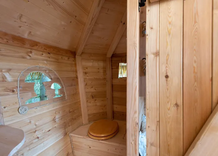 Treehouse U Lesa キャンプ場